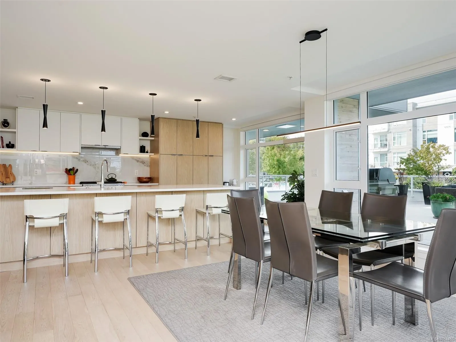 5118 Cordova Bay Rd