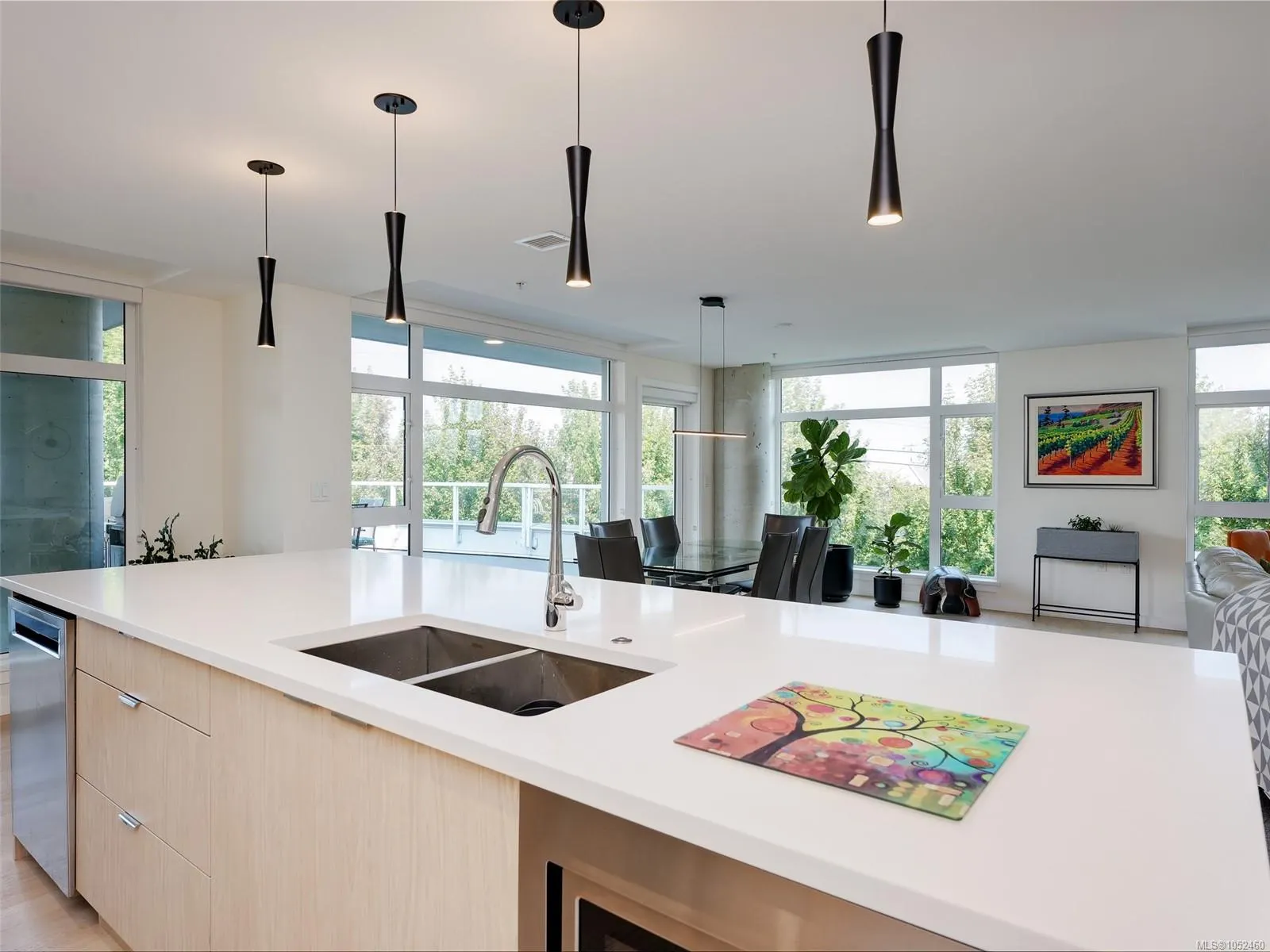 5118 Cordova Bay Rd