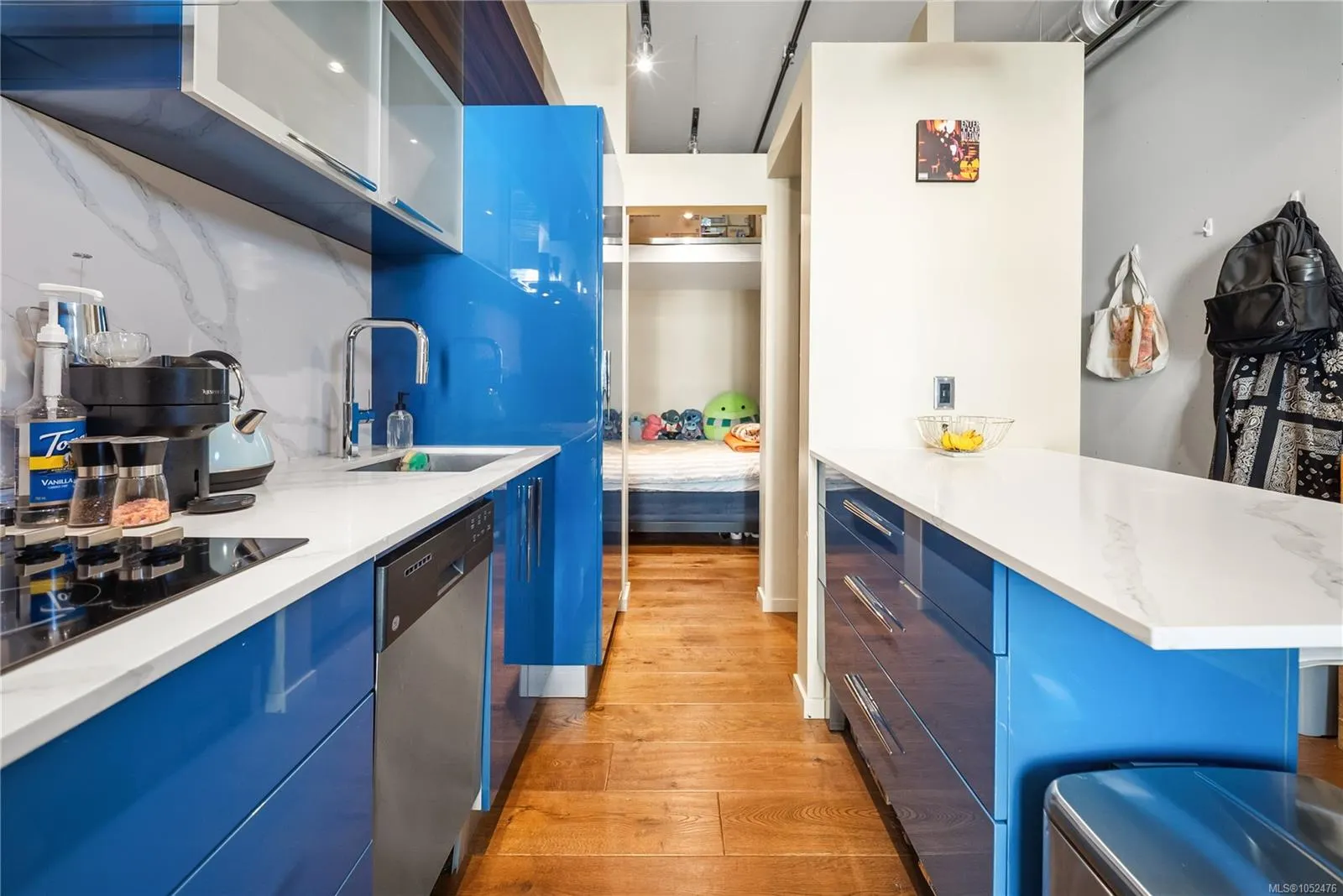 1029 View St