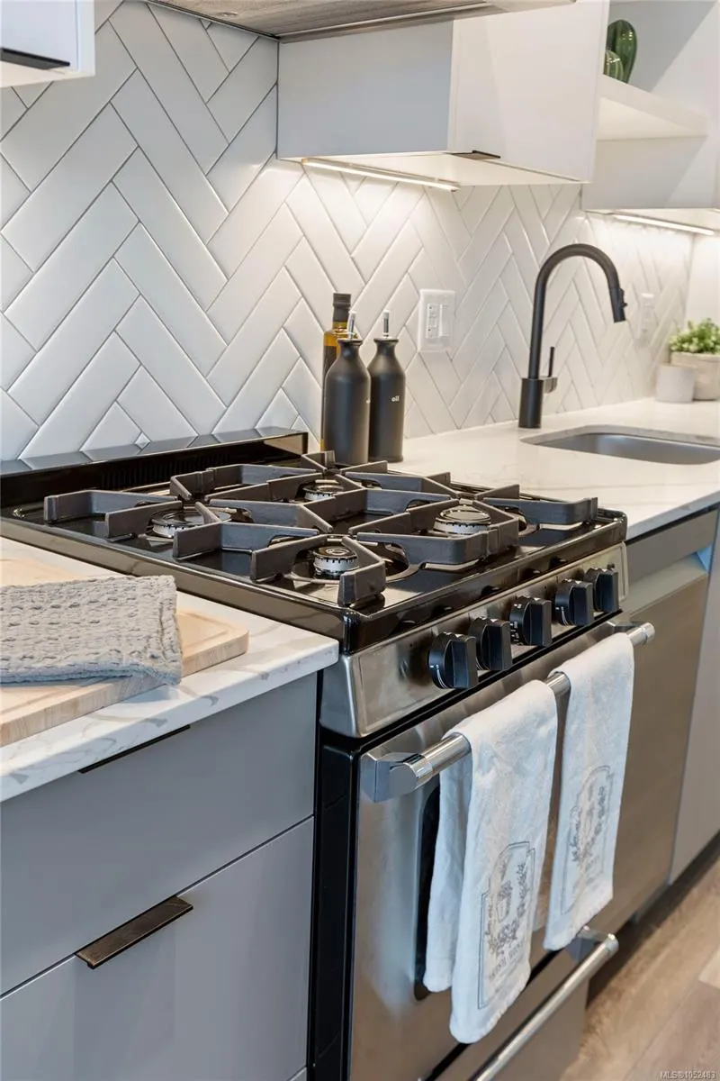 1114 Samar Cres