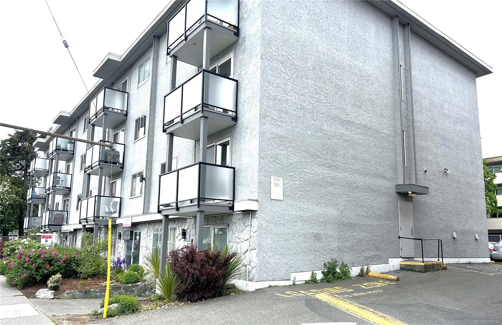 904 HILLSIDE Ave