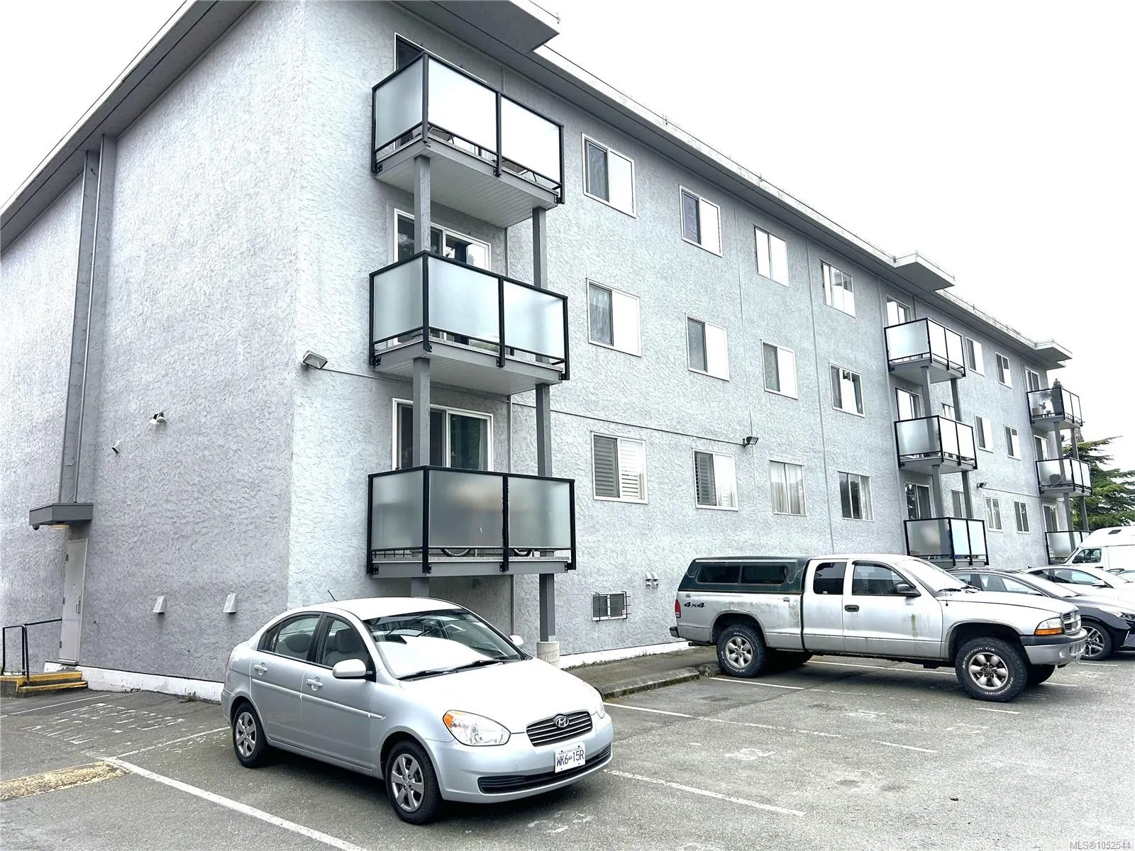 904 HILLSIDE Ave