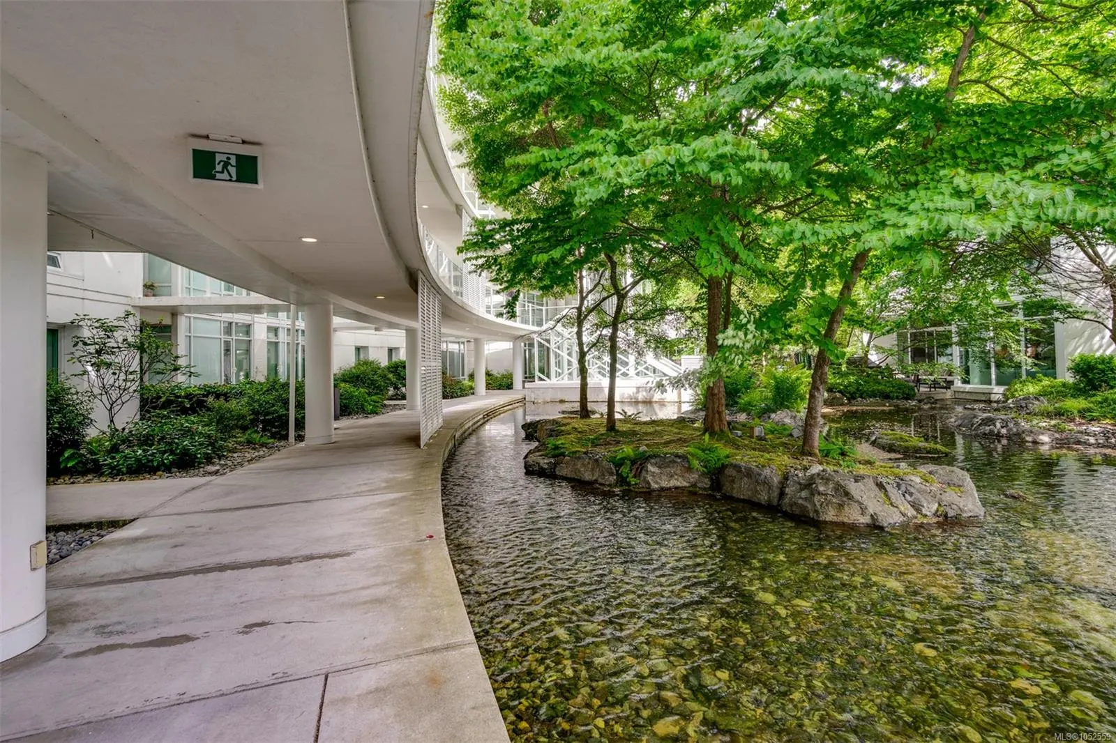 68 Songhees Rd