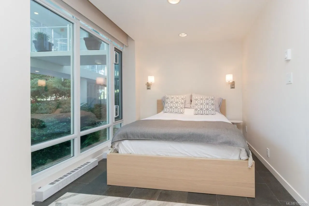 68 Songhees Rd