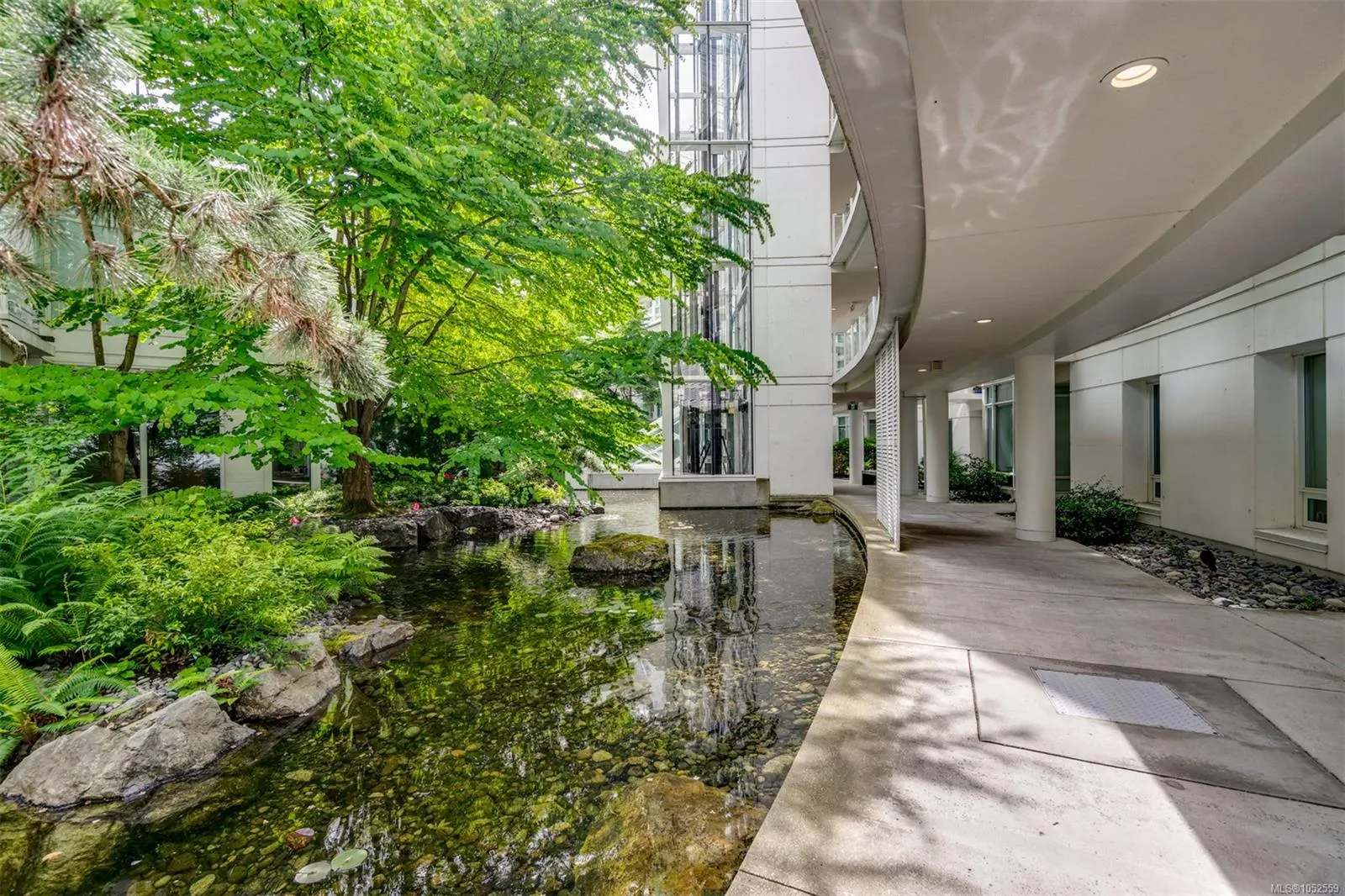 68 Songhees Rd