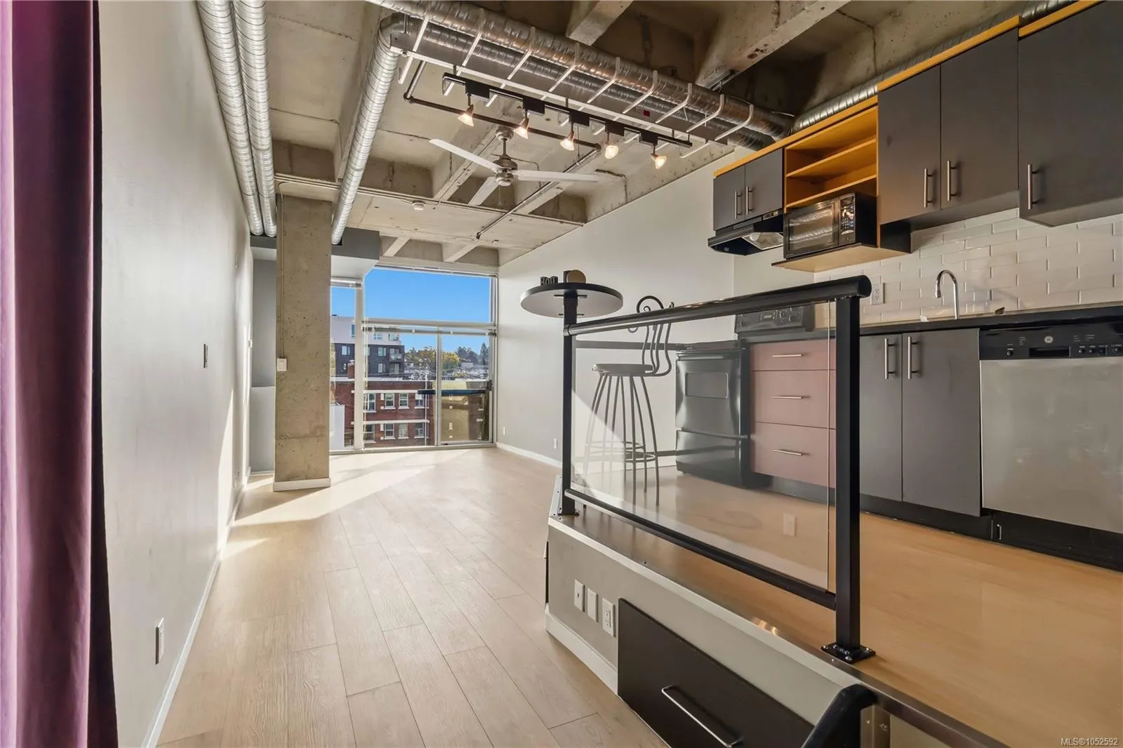 1061 Fort St