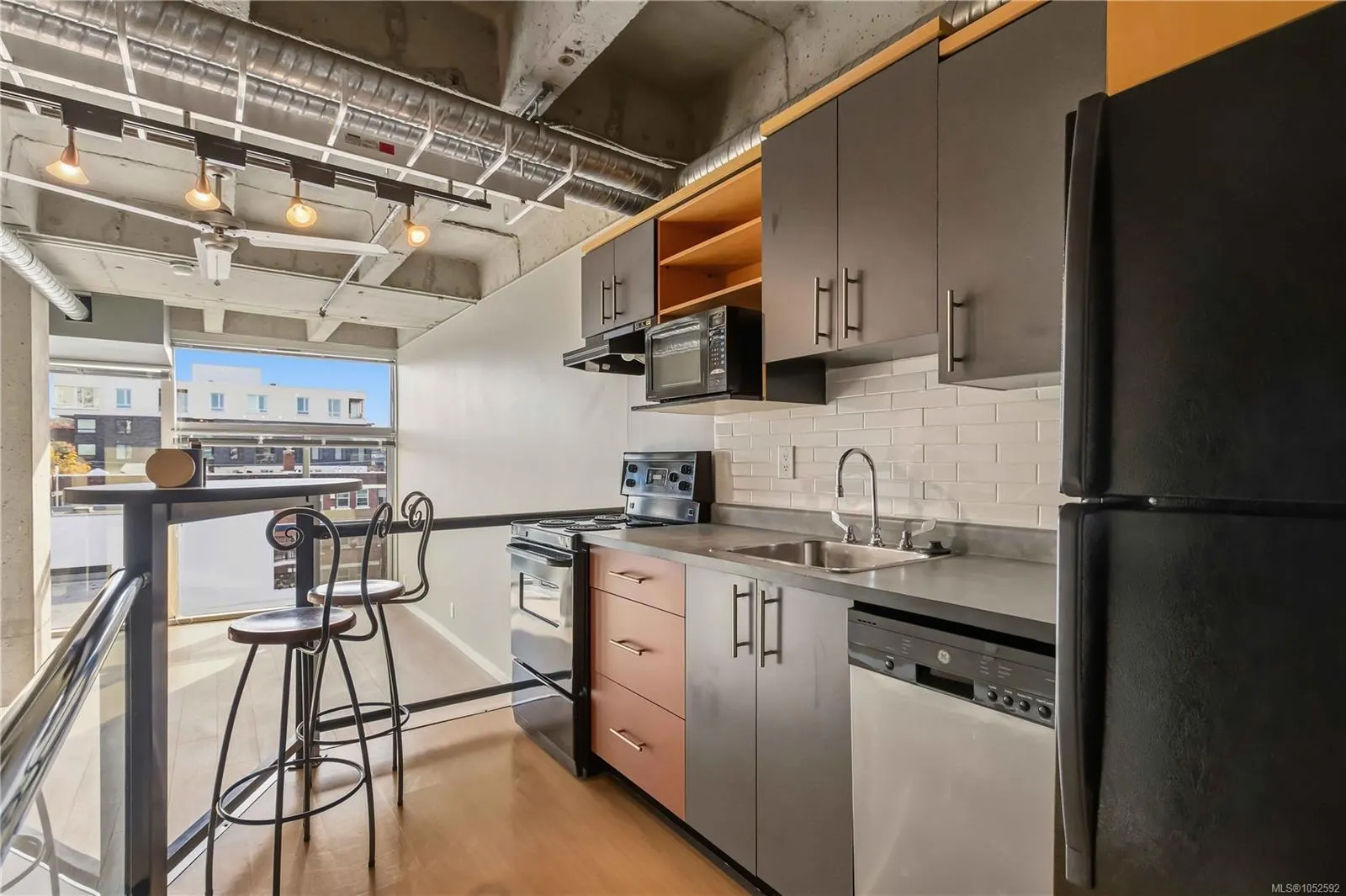 1061 Fort St