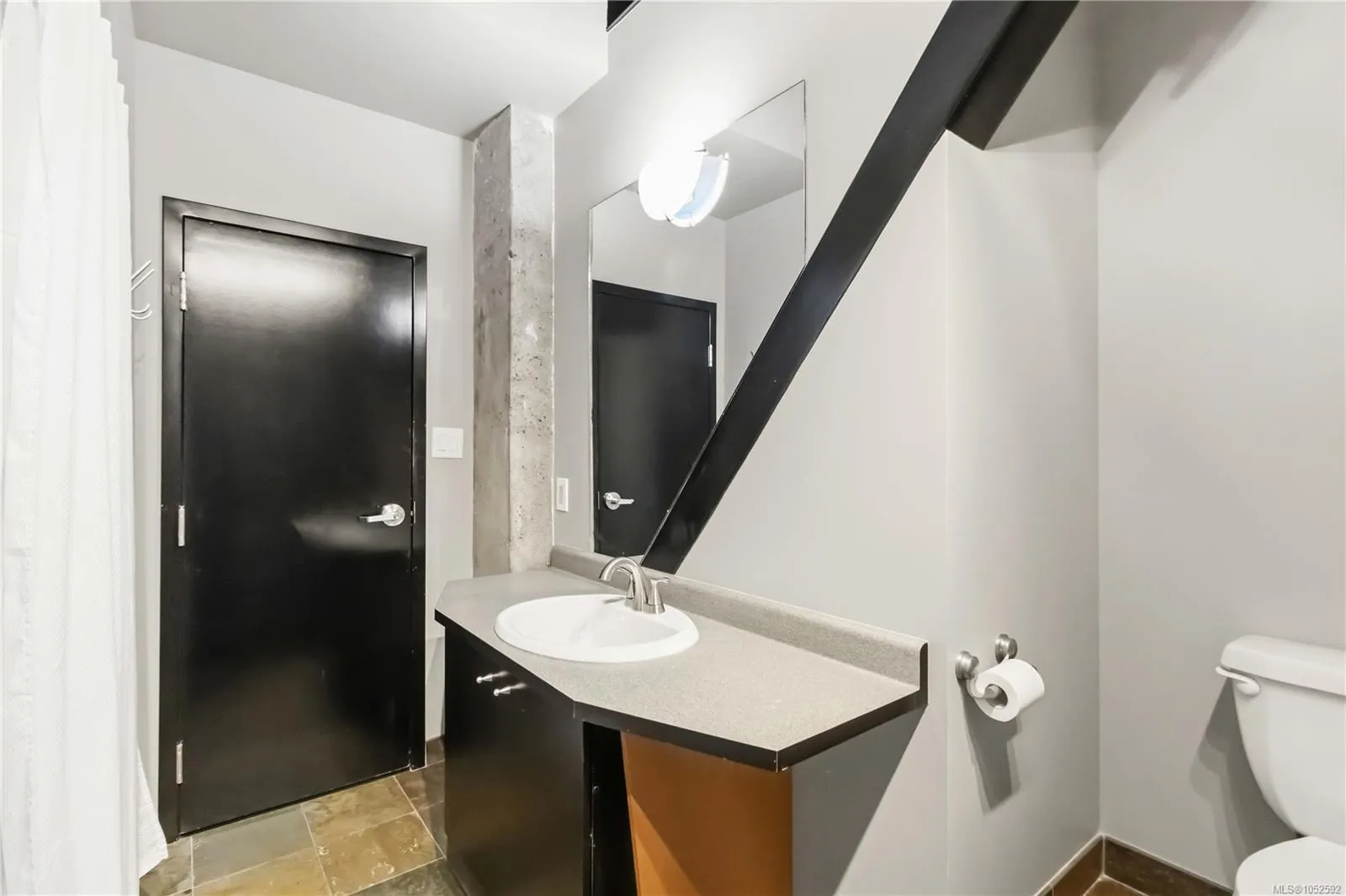 1061 Fort St