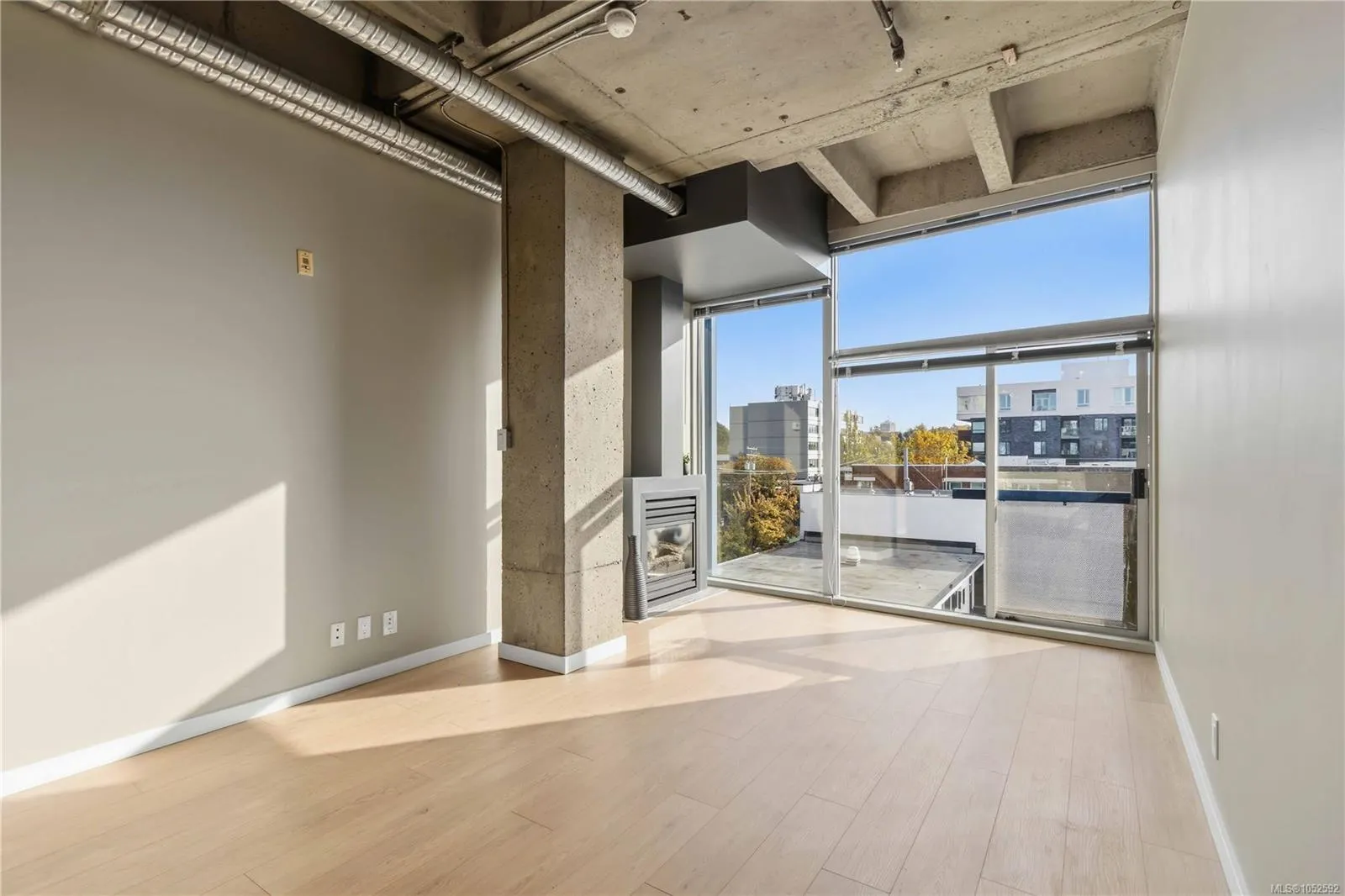 1061 Fort St
