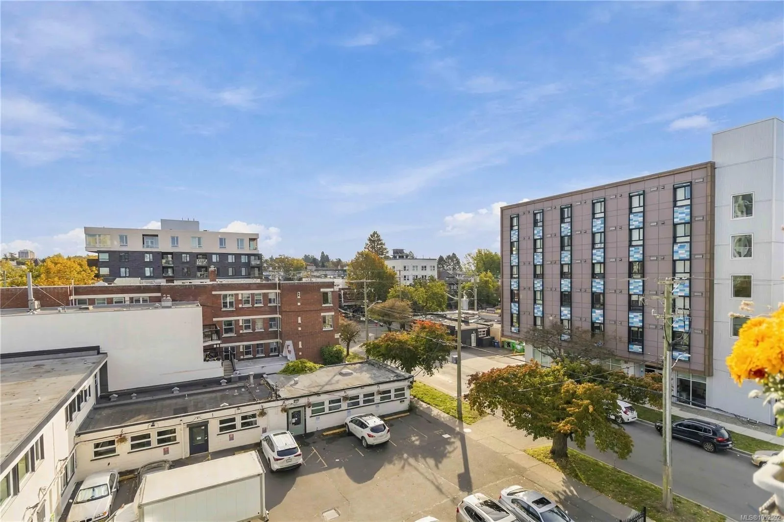 1061 Fort St