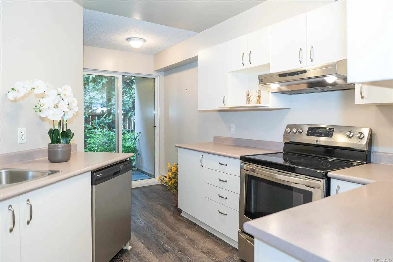 835 Selkirk Ave