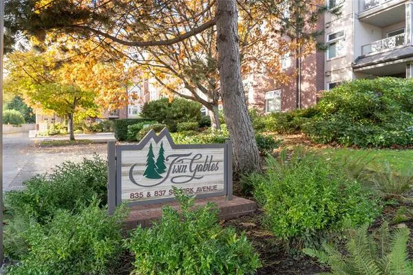 835 Selkirk Ave