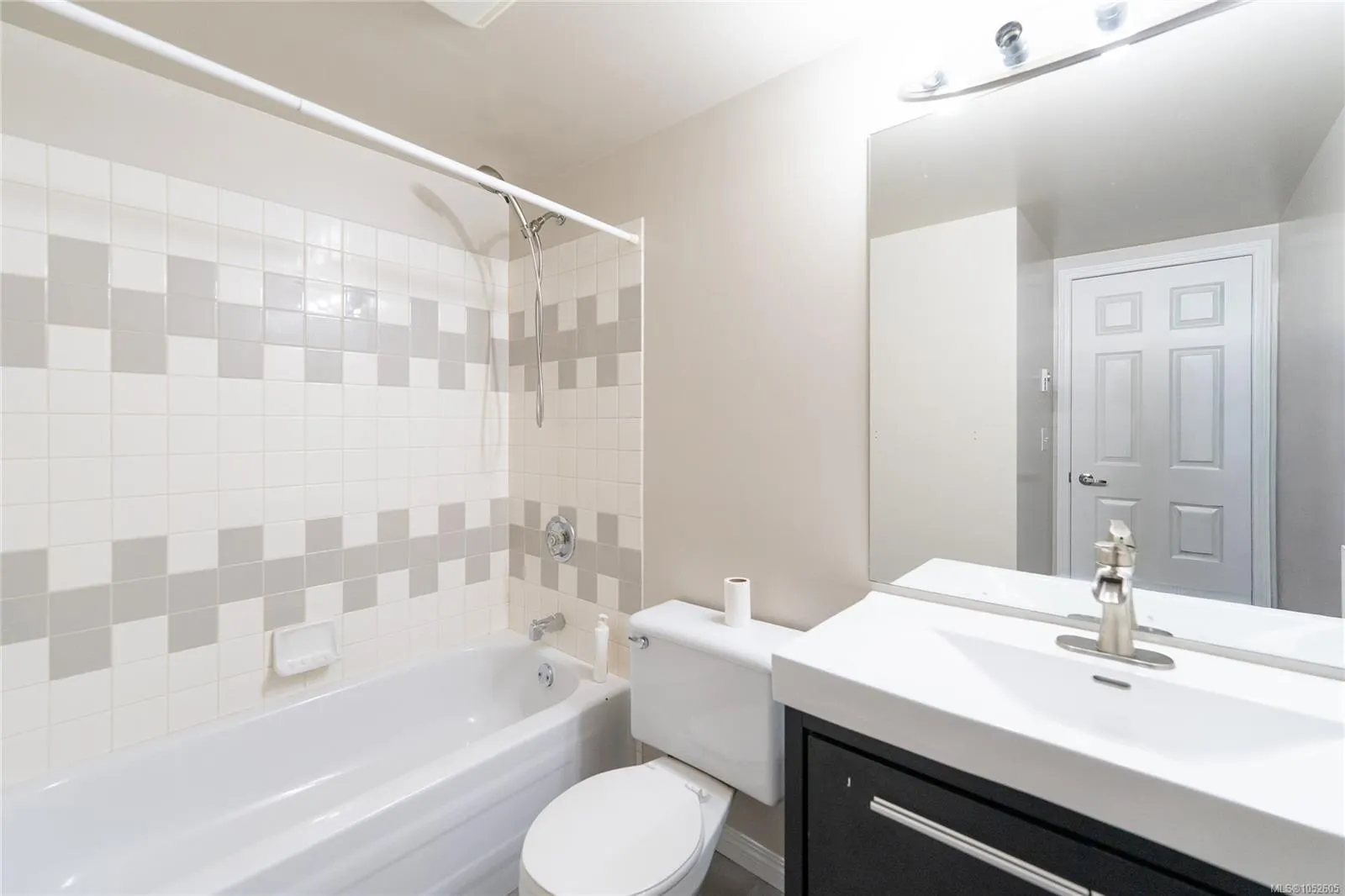 835 Selkirk Ave