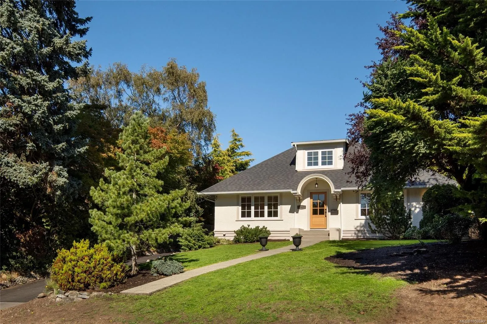 1027 Deal St