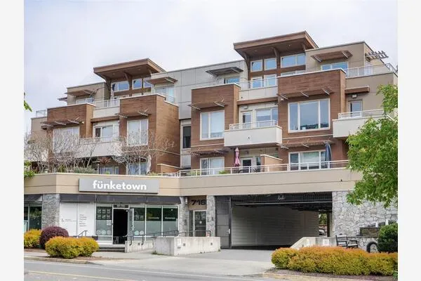 7161 West Saanich Rd