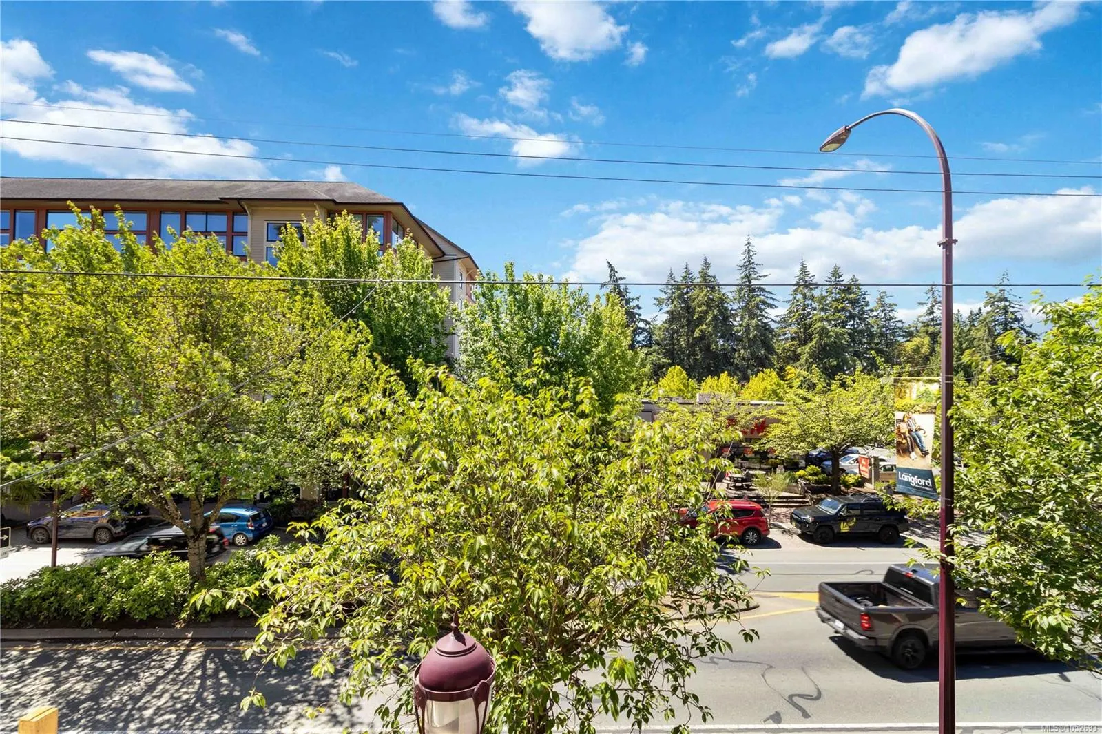 844 Goldstream Ave
