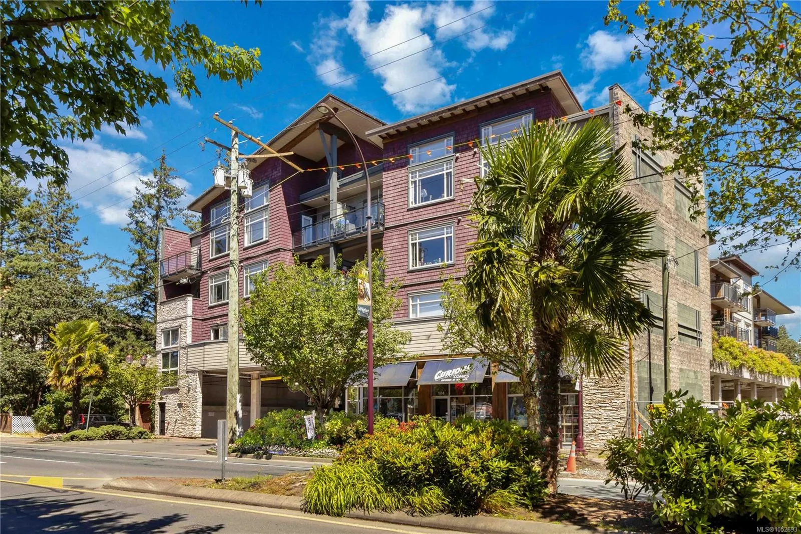 844 Goldstream Ave