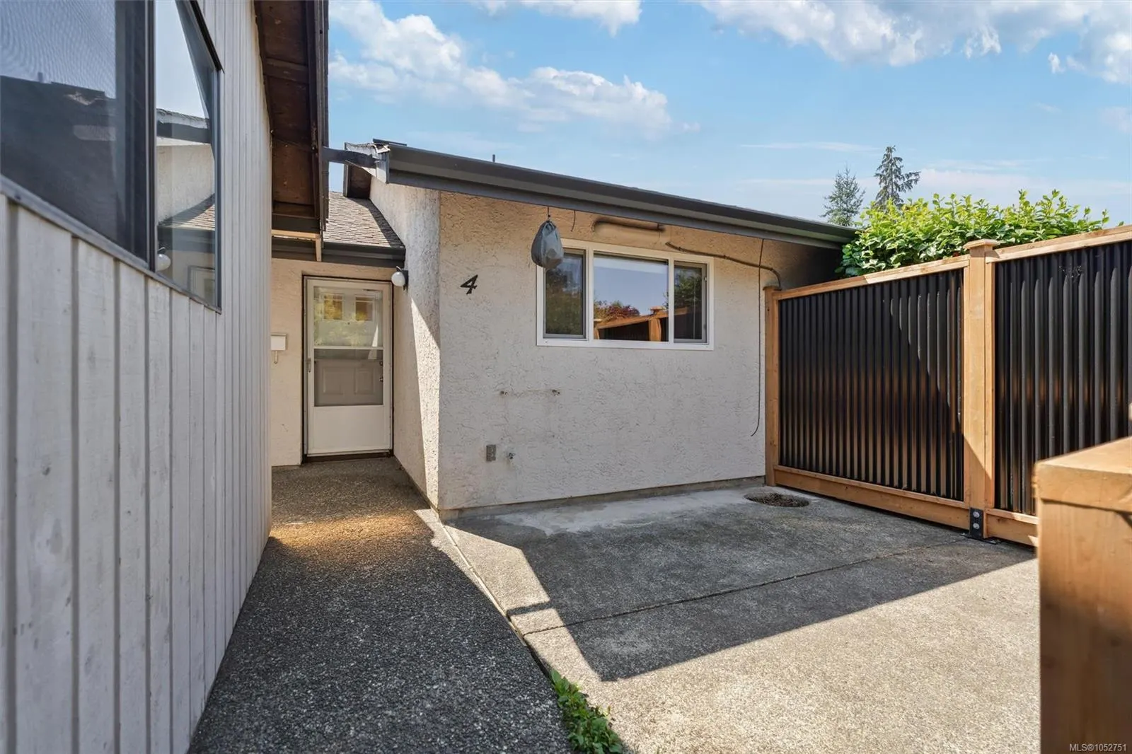 1184 Clarke Rd
