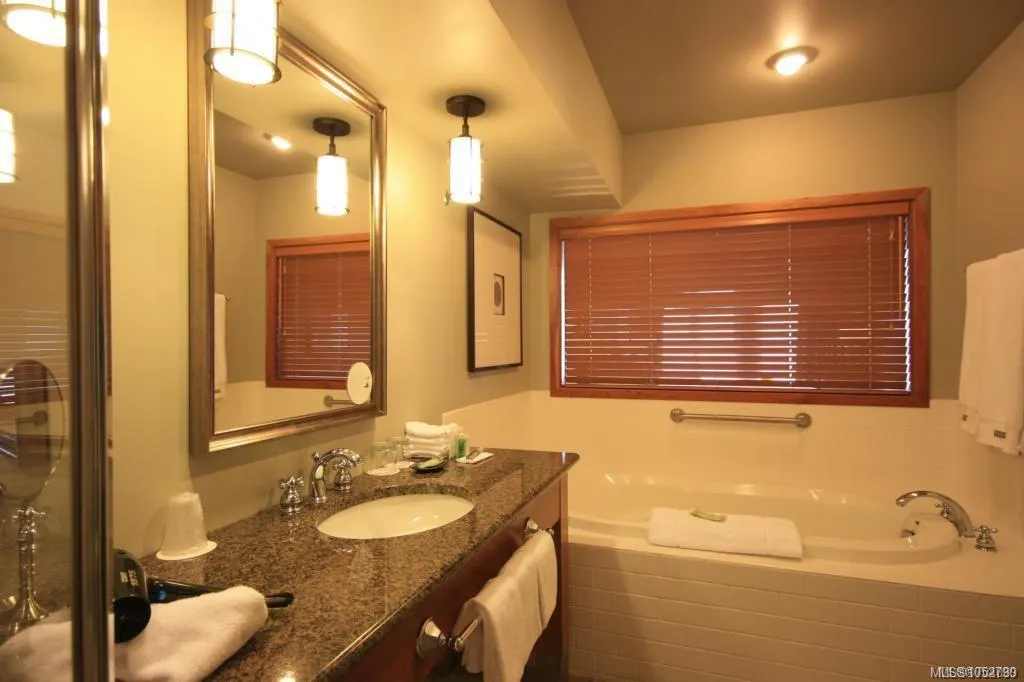 1999 Country Club Way