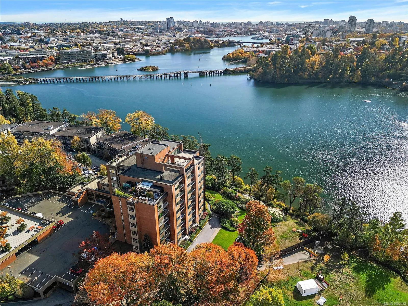 105 Gorge Rd E