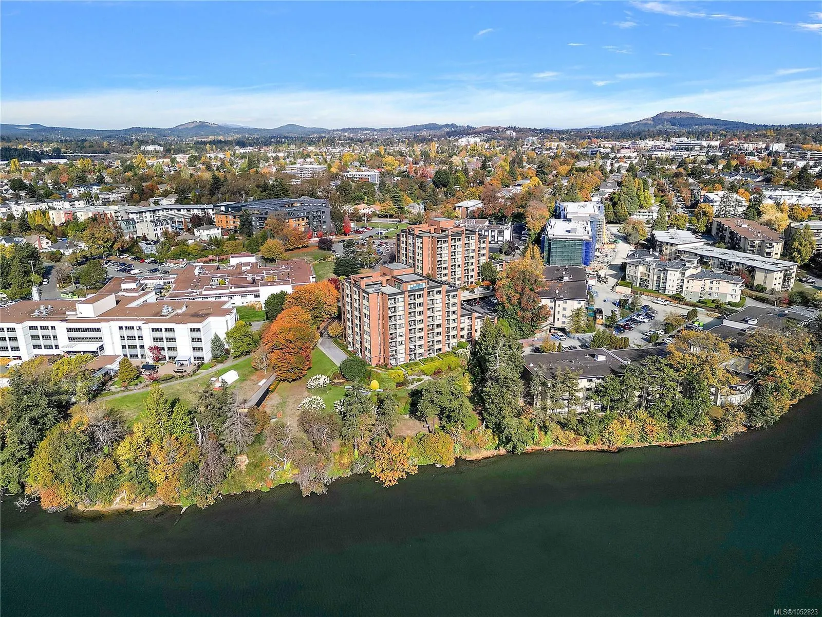 105 Gorge Rd E