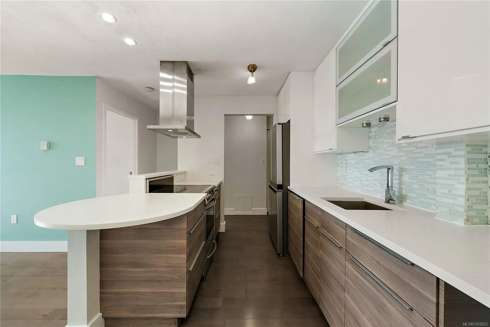 105 Gorge Rd E