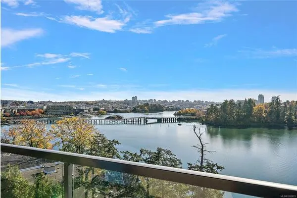 105 Gorge Rd E