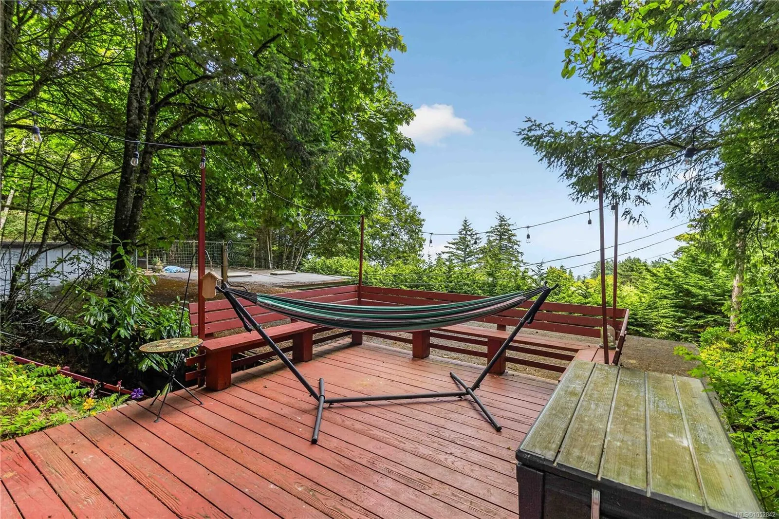 4916 Lochside Dr