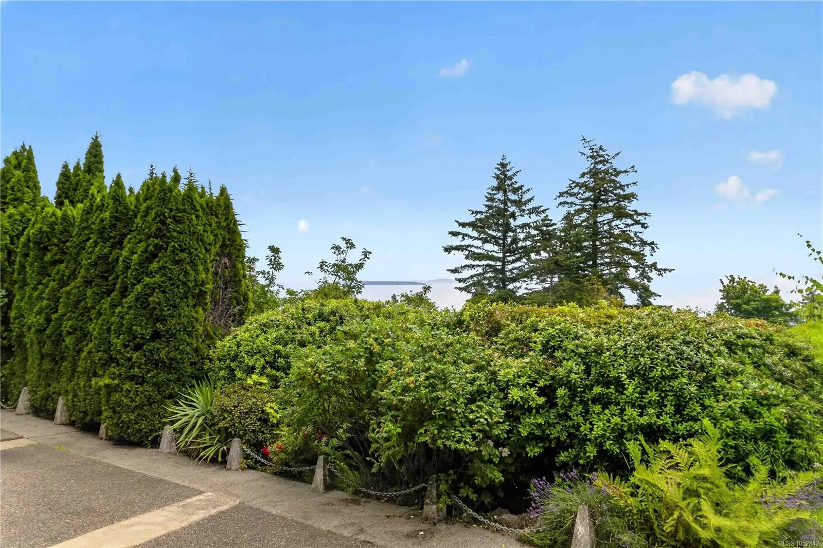 4916 Lochside Dr