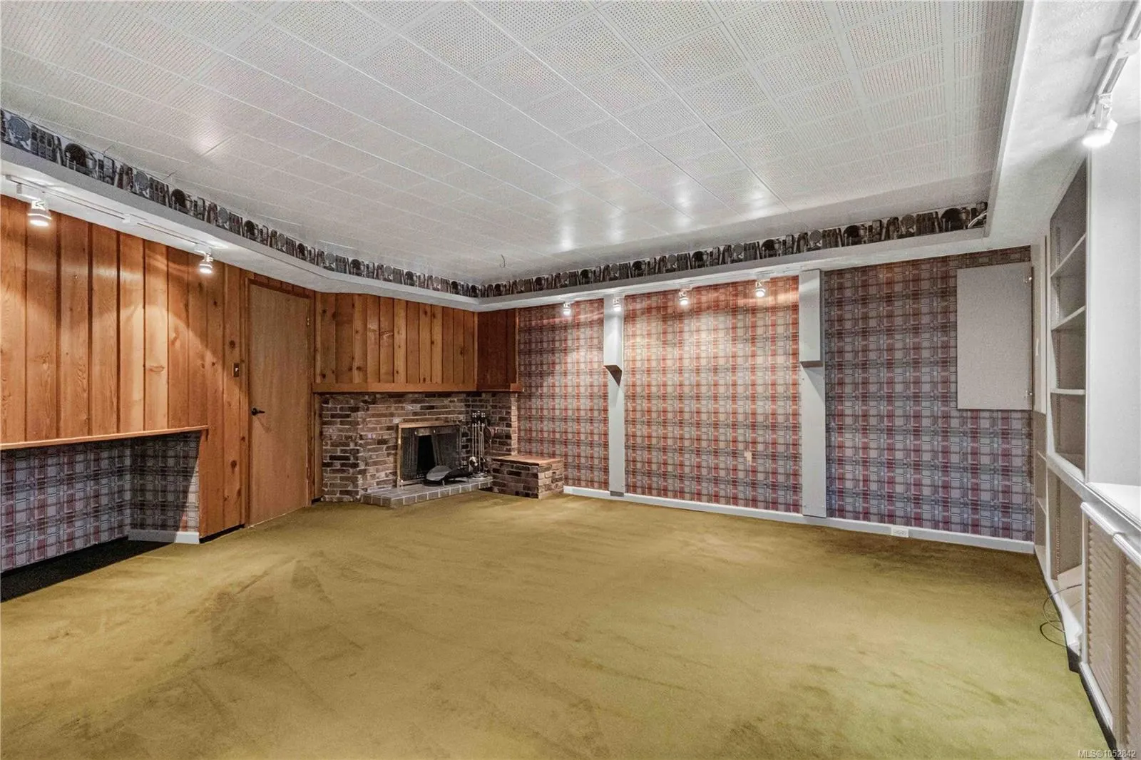 4916 Lochside Dr