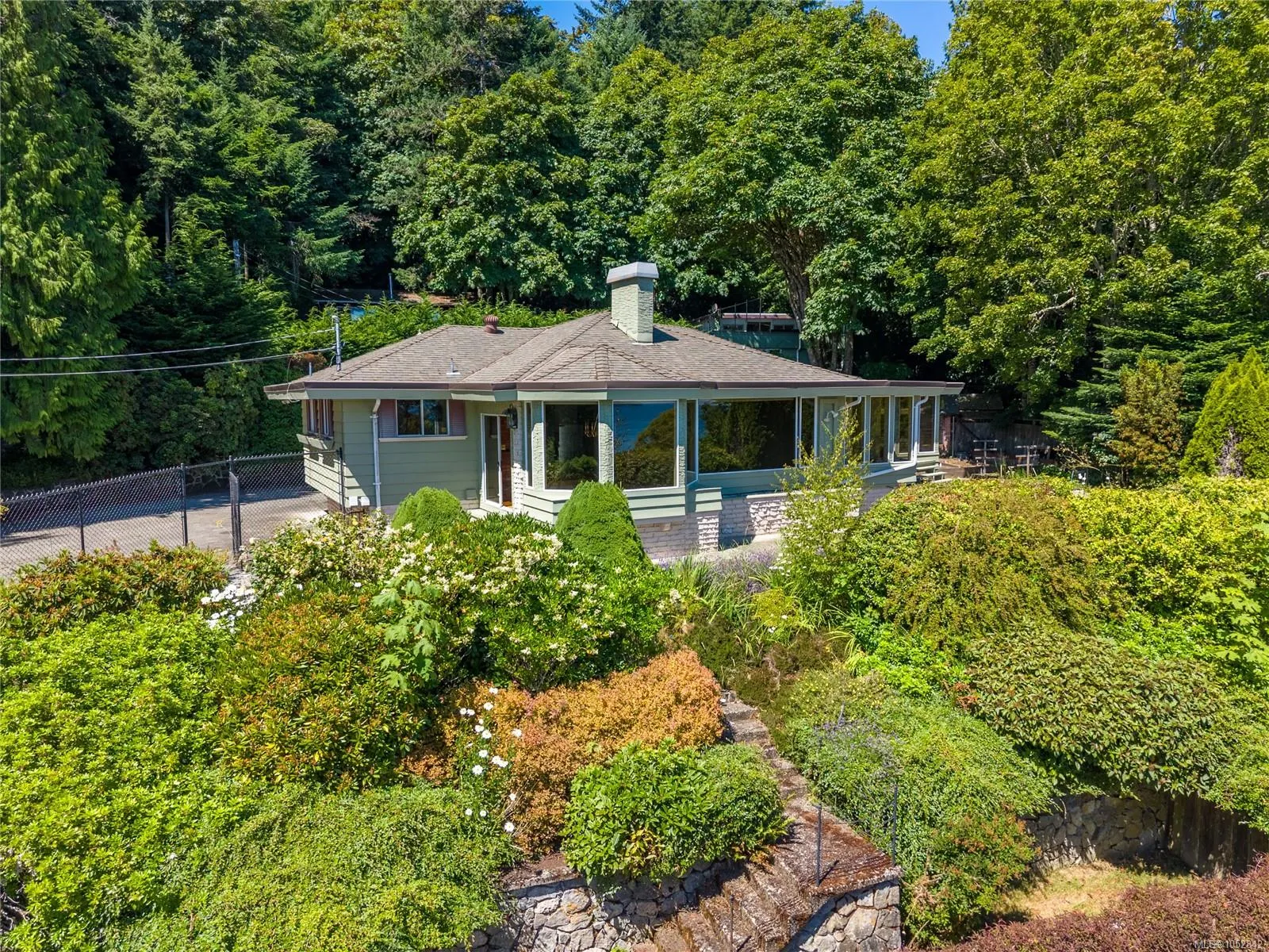 4916 Lochside Dr