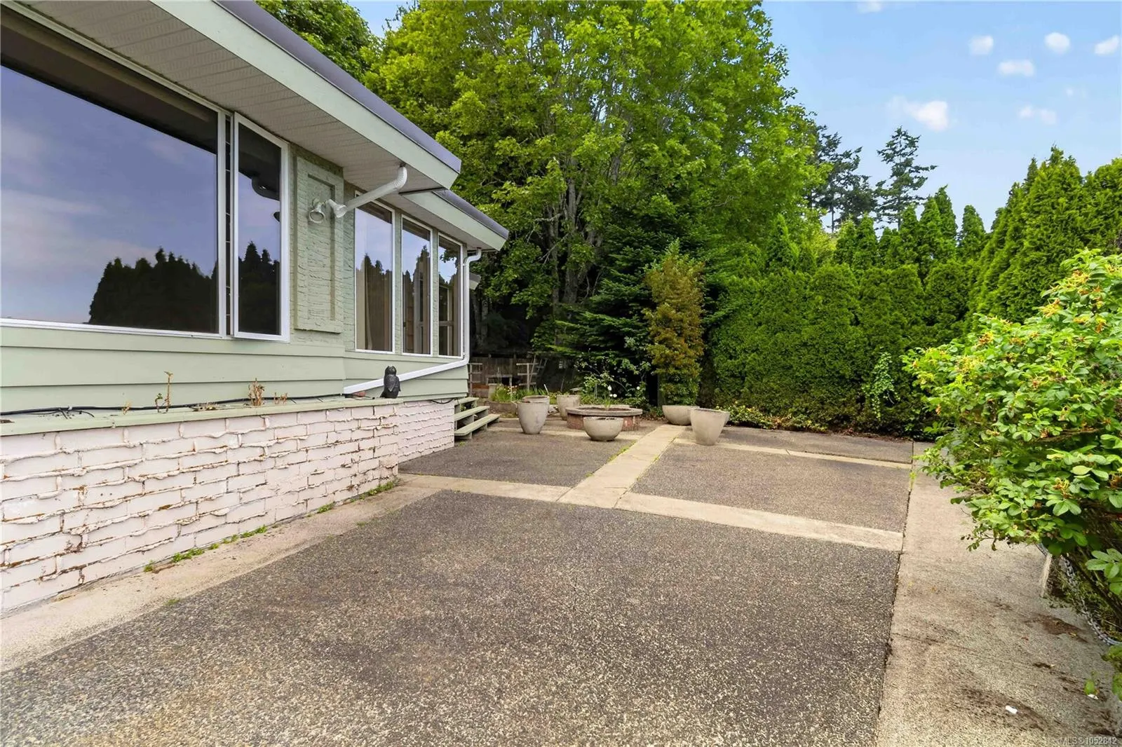 4916 Lochside Dr