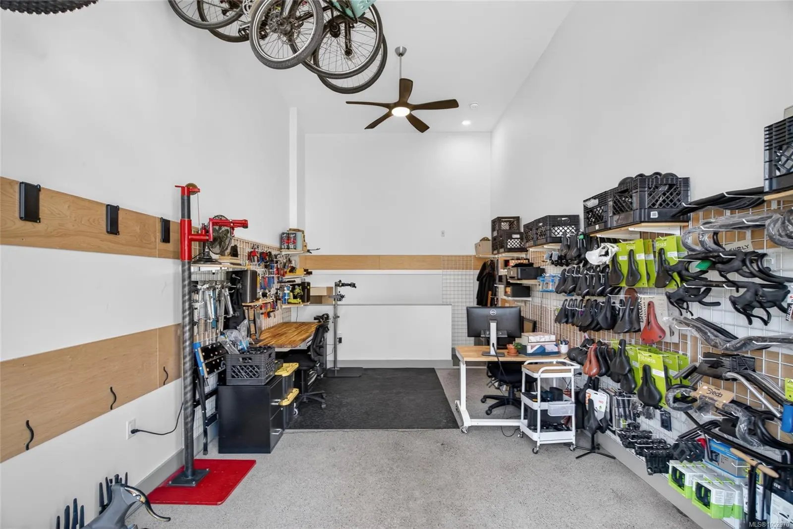 7162 West Saanich Rd