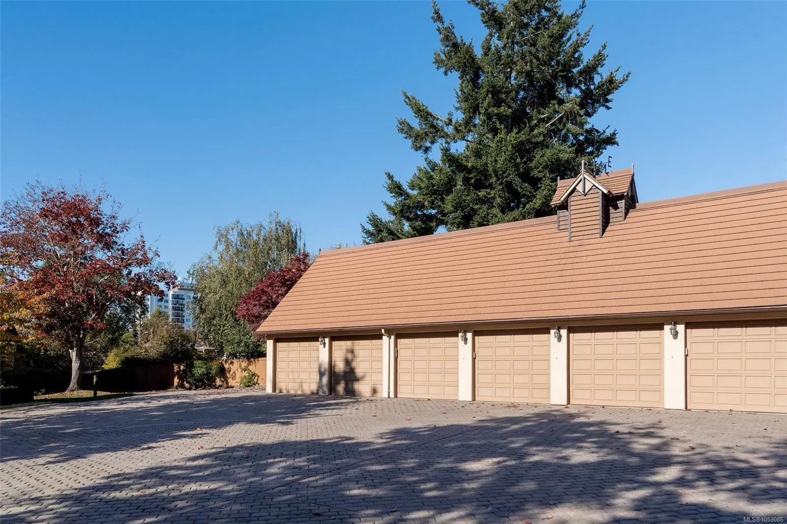 208 Russell St