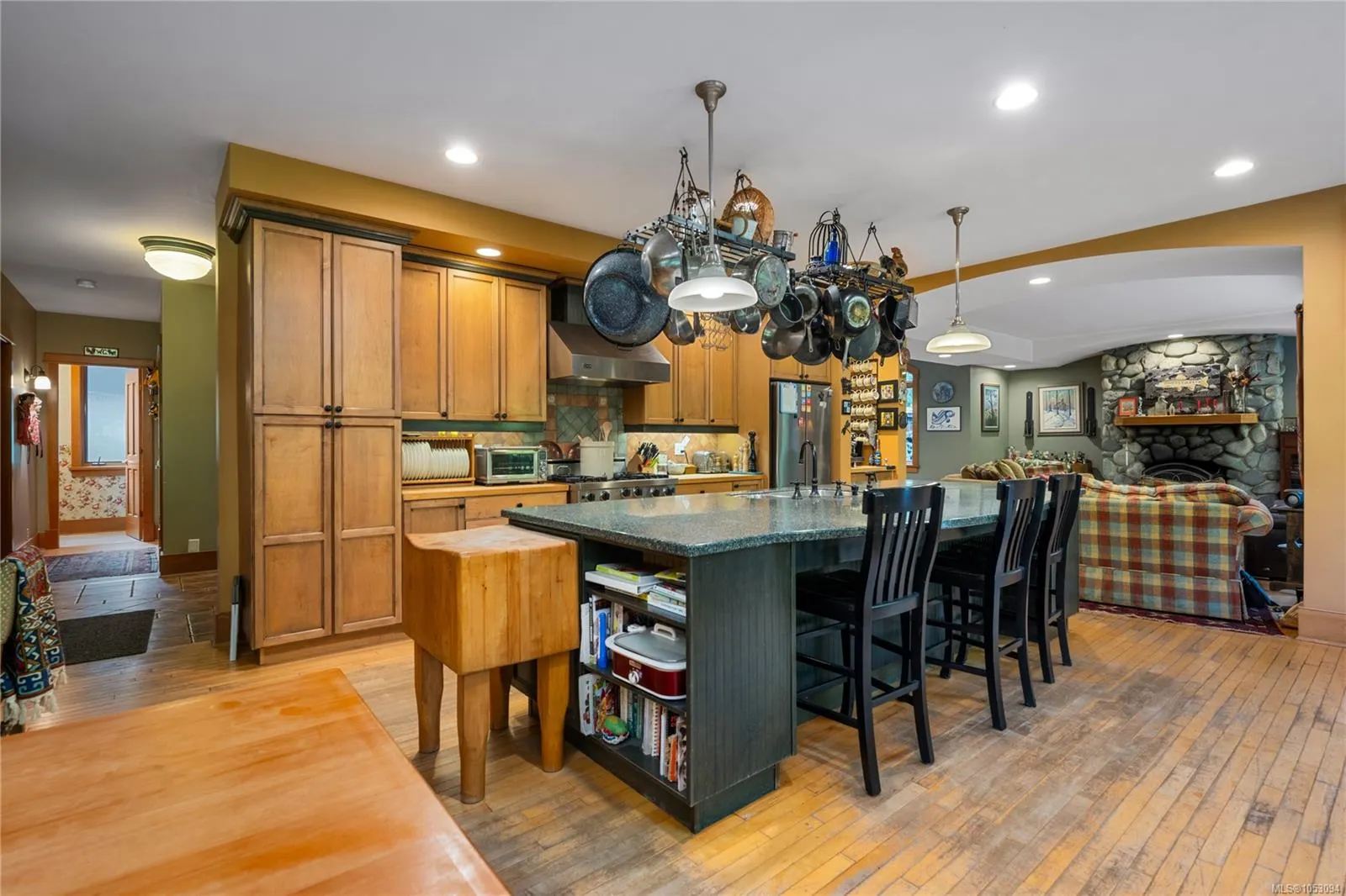 780 View Rd