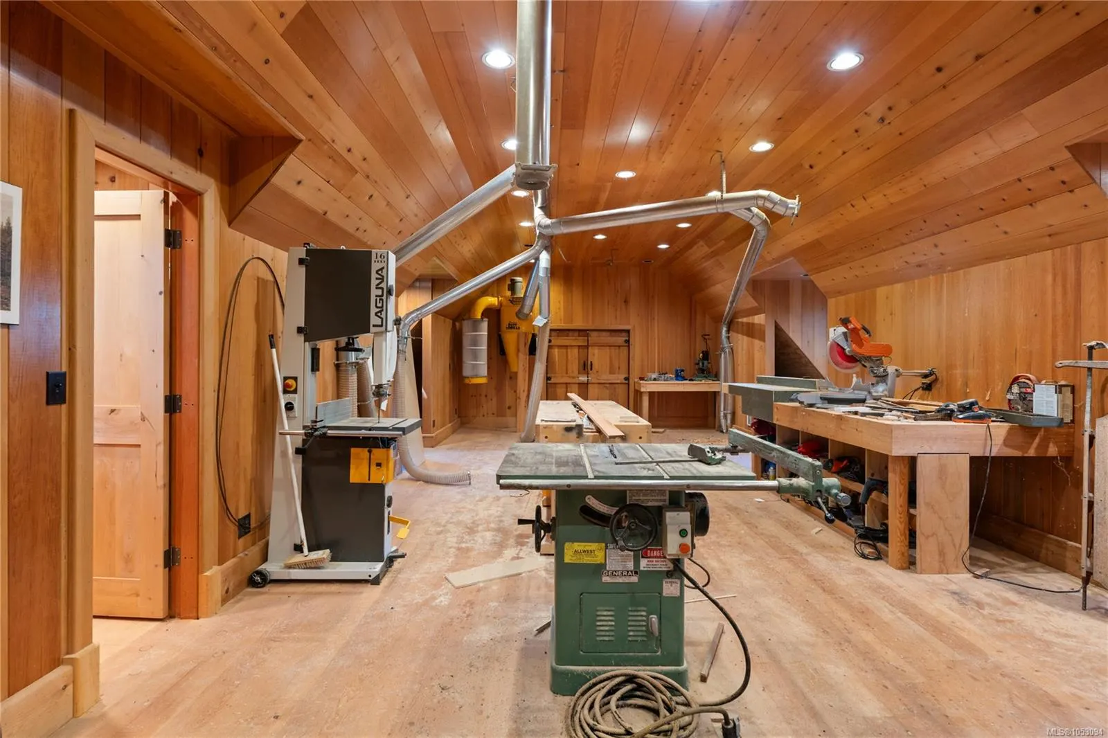 780 View Rd