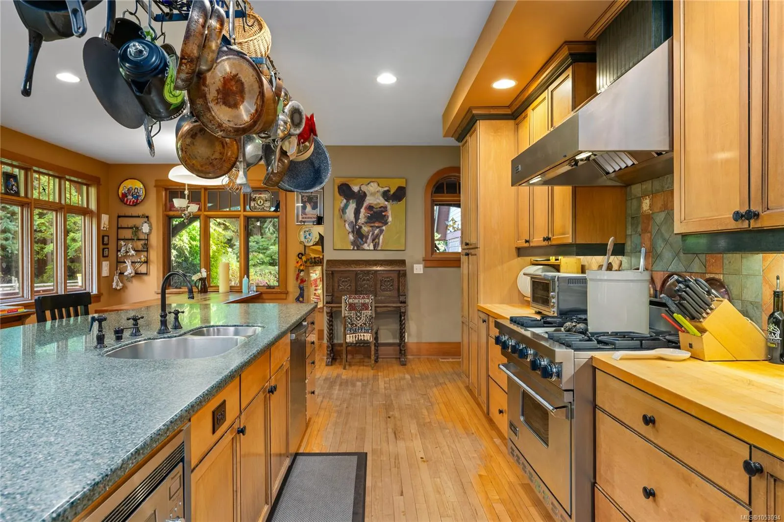 780 View Rd