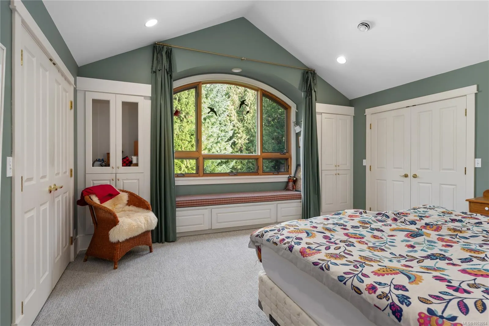 780 View Rd