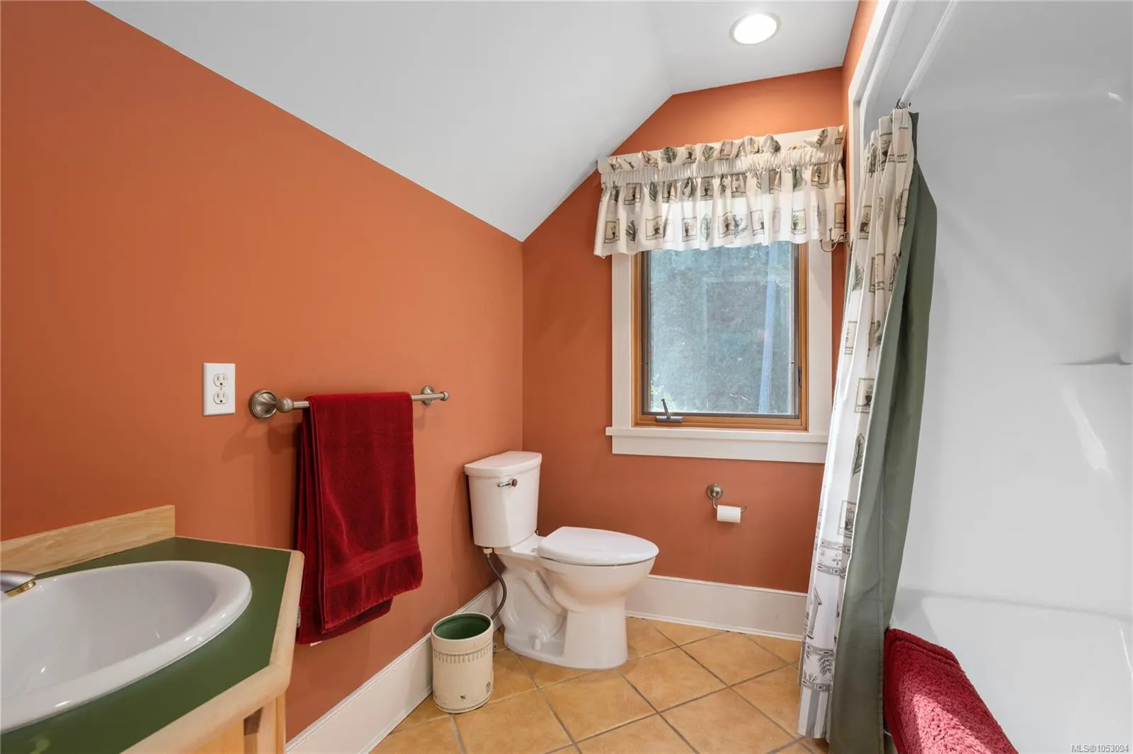 780 View Rd