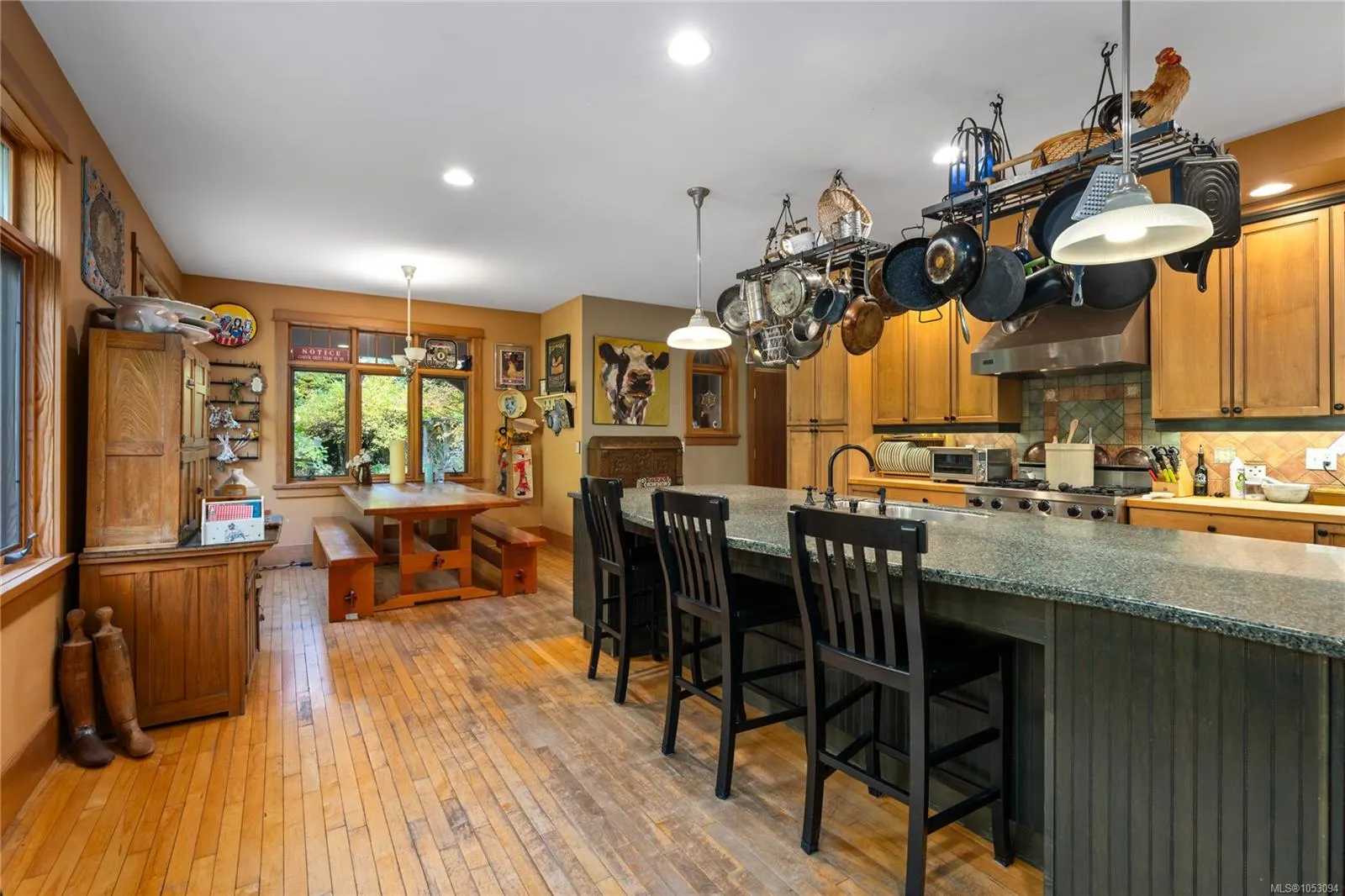 780 View Rd