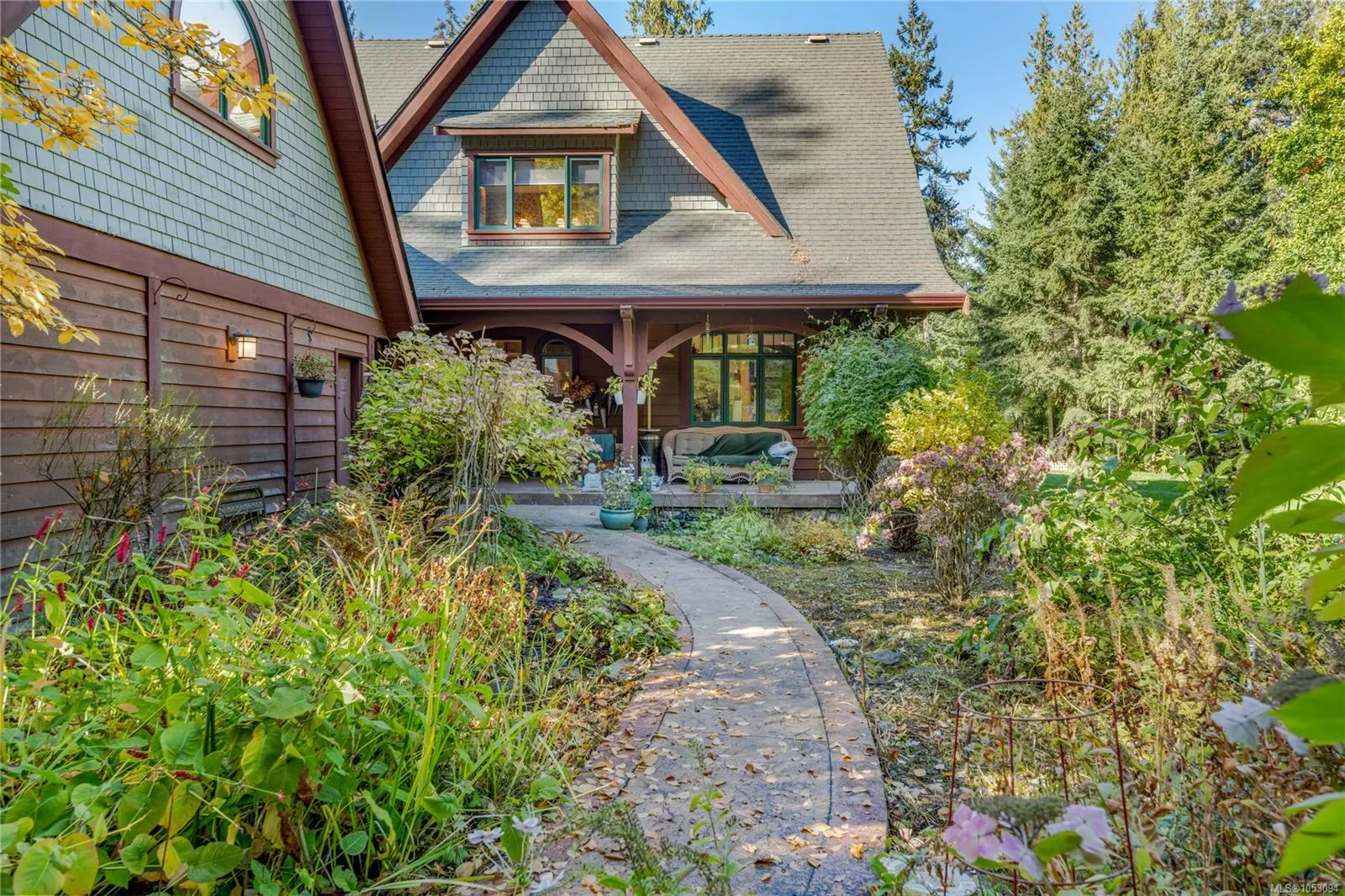 780 View Rd