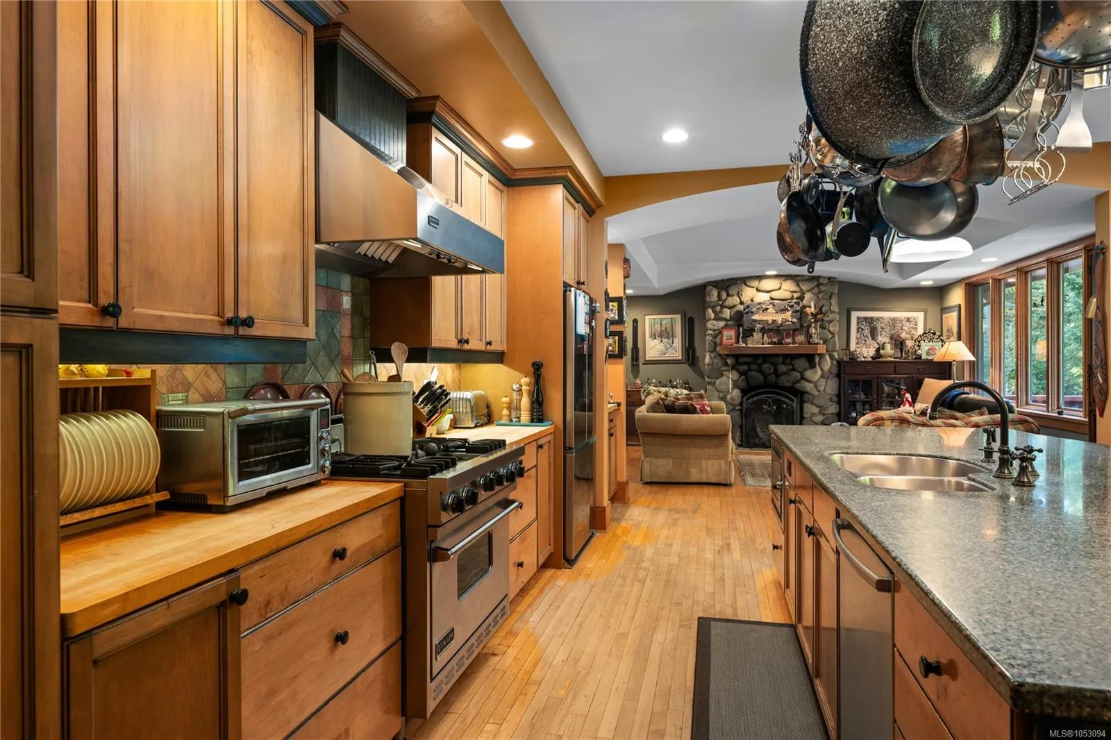 780 View Rd