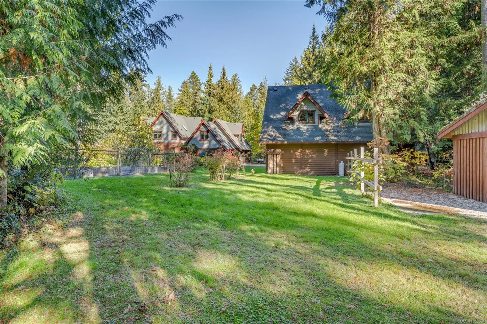 780 View Rd