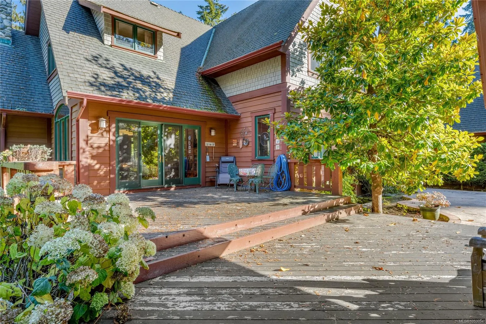 780 View Rd