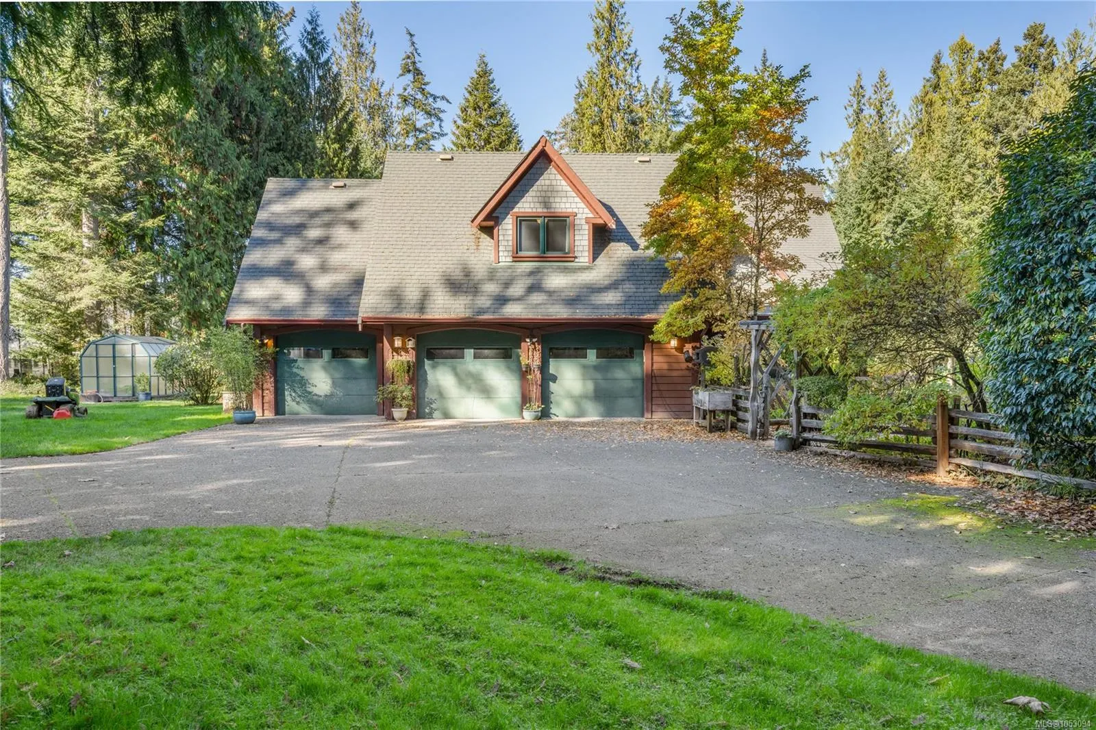 780 View Rd