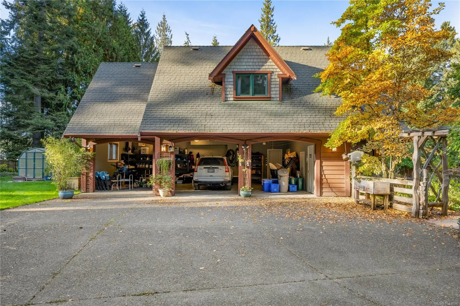 780 View Rd