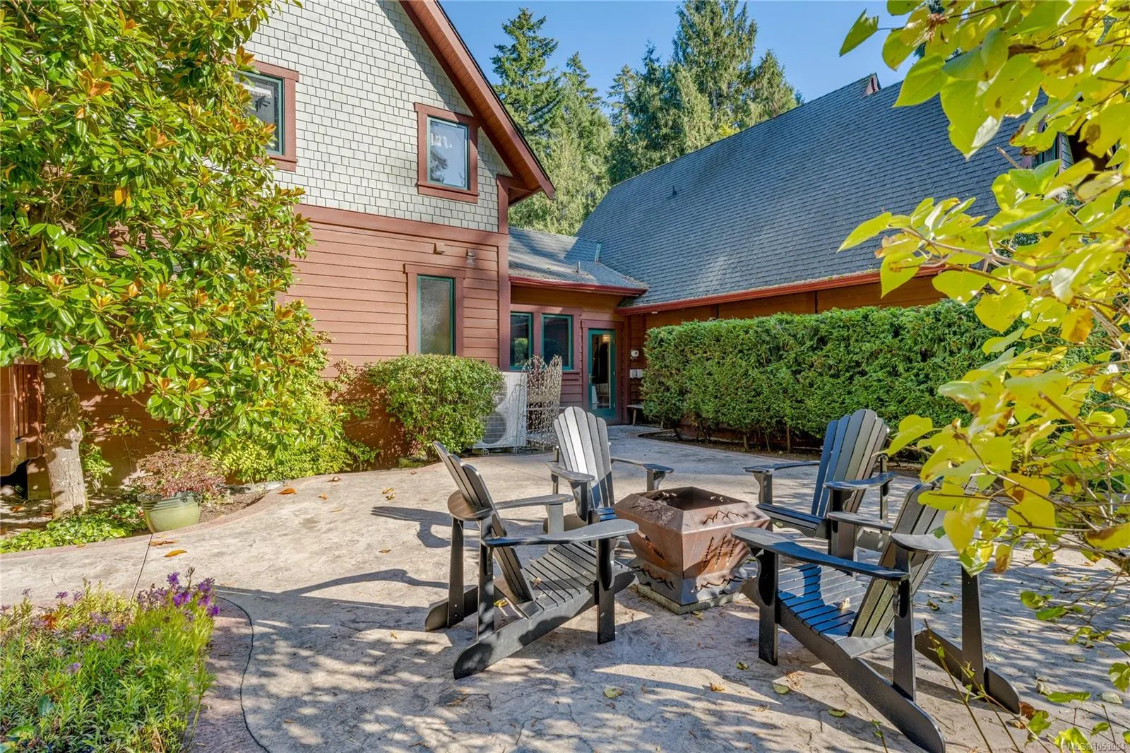 780 View Rd
