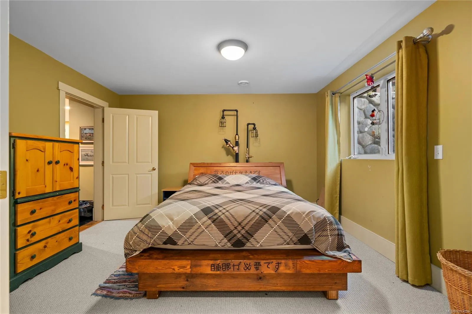 780 View Rd