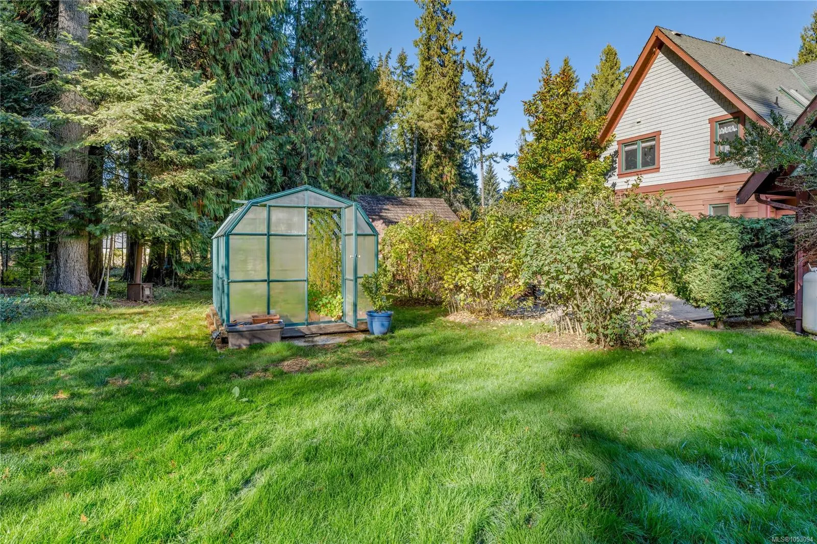 780 View Rd