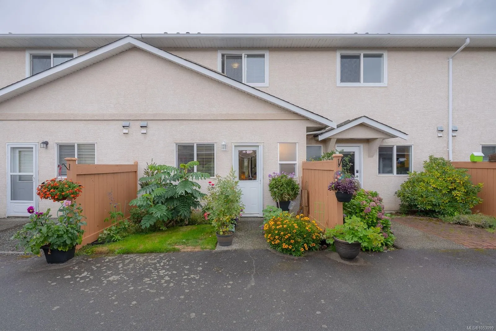 5453 Woodland Cres W
